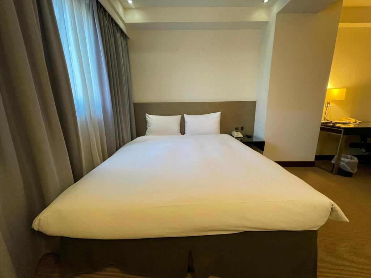 Guide Hotel Hsinchu Zhongyang Екстериор снимка
