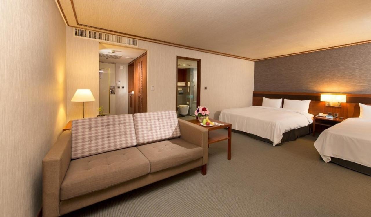 Guide Hotel Hsinchu Zhongyang Екстериор снимка