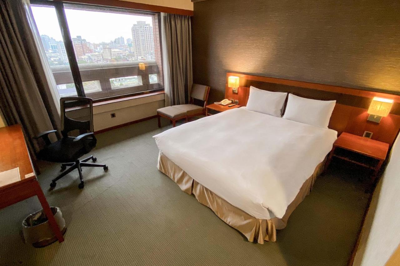 Guide Hotel Hsinchu Zhongyang Екстериор снимка