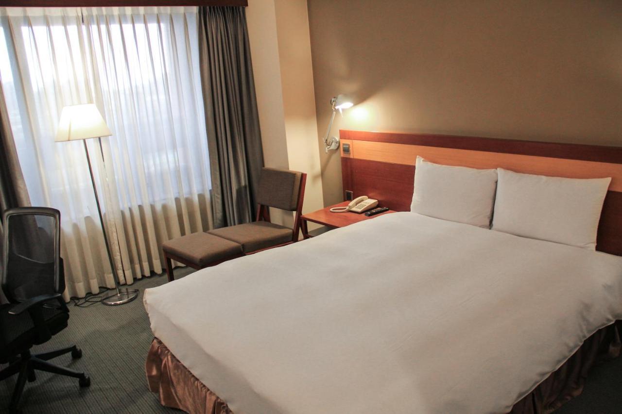 Guide Hotel Hsinchu Zhongyang Екстериор снимка