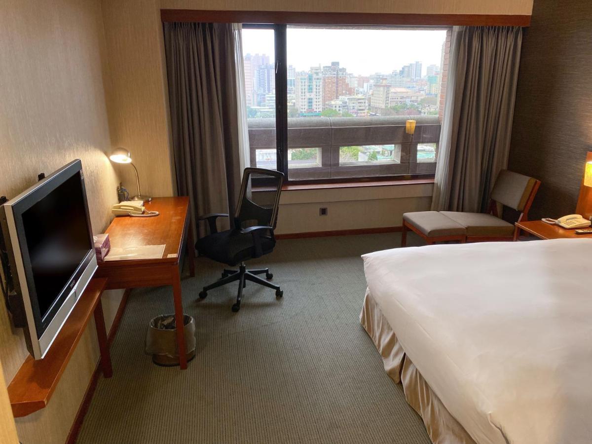 Guide Hotel Hsinchu Zhongyang Екстериор снимка